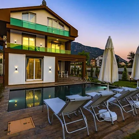 Willa Bella- 4 Bedroom In Oludeniz Fethiye