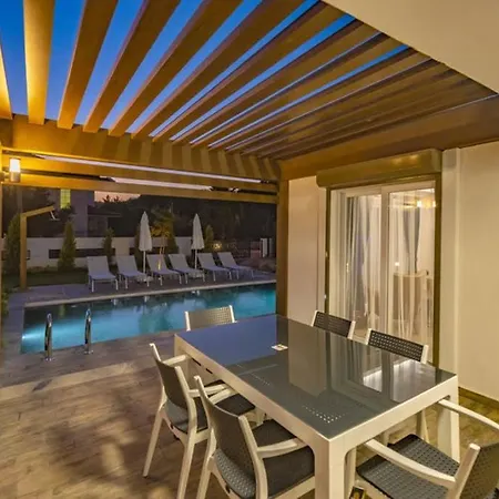 Bella- 4 Bedroom In Oludeniz 费特希耶