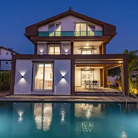 Bella- 4 Bedroom In Oludeniz 费特希耶